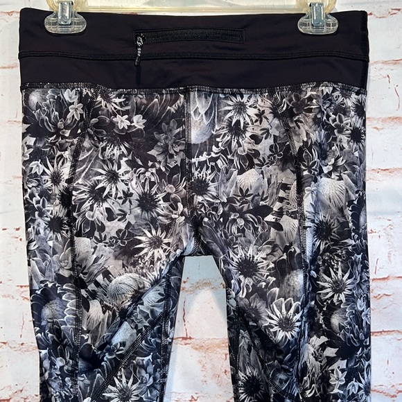 Lululemon Pants Womens 6 Run Inspire Crop Athletic Capri Activewear Floral Print - Picture 6 of 15